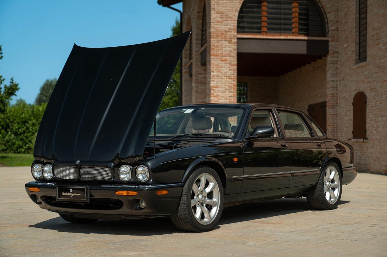 JAGUAR XJR - JAG00067