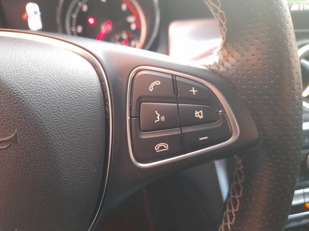 MERCEDES GLA 180 D SPORT