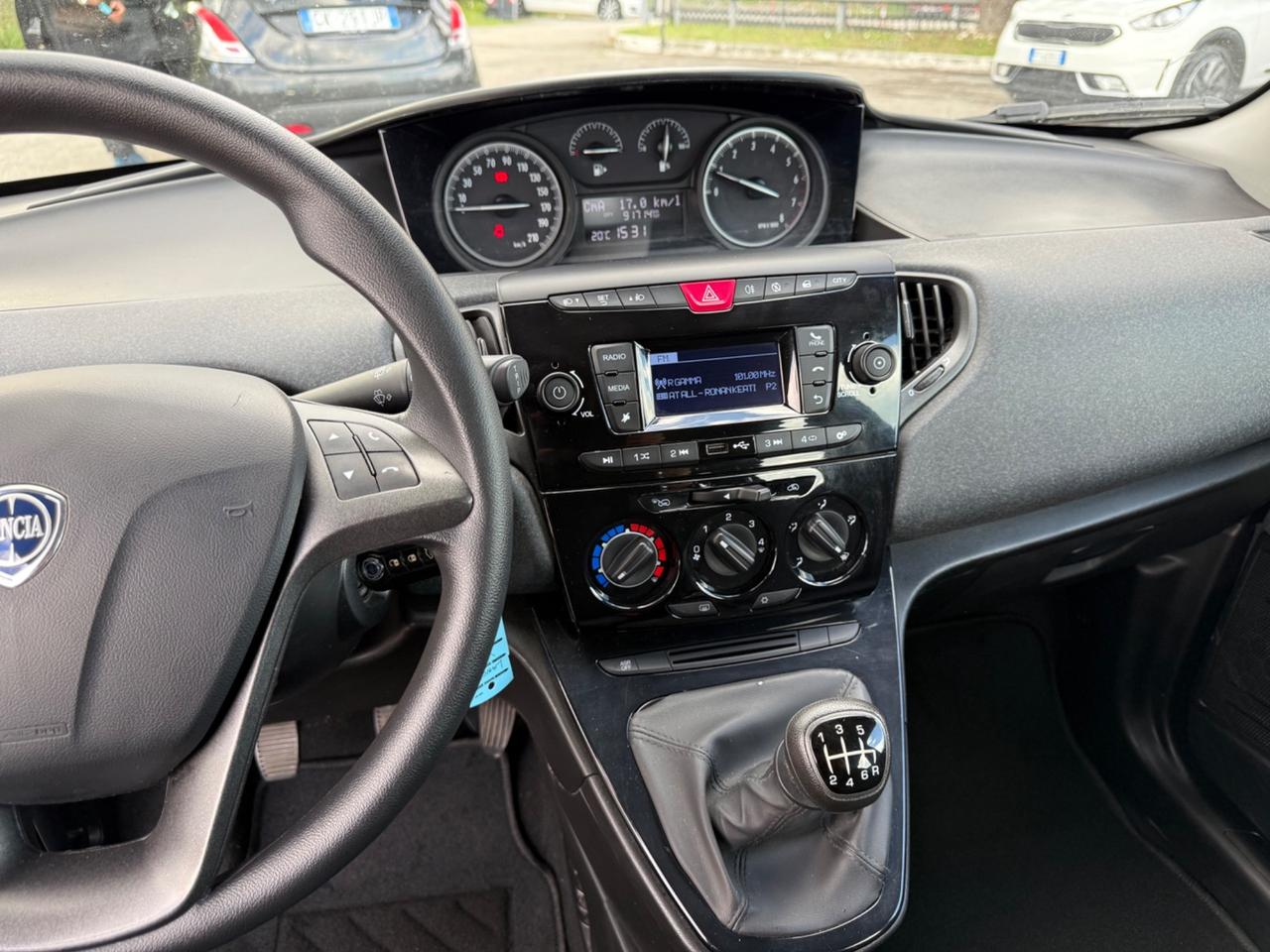 Lancia Ypsilon 1.0 FireFly 5 porte S&S Hybrid Ecochic Silver