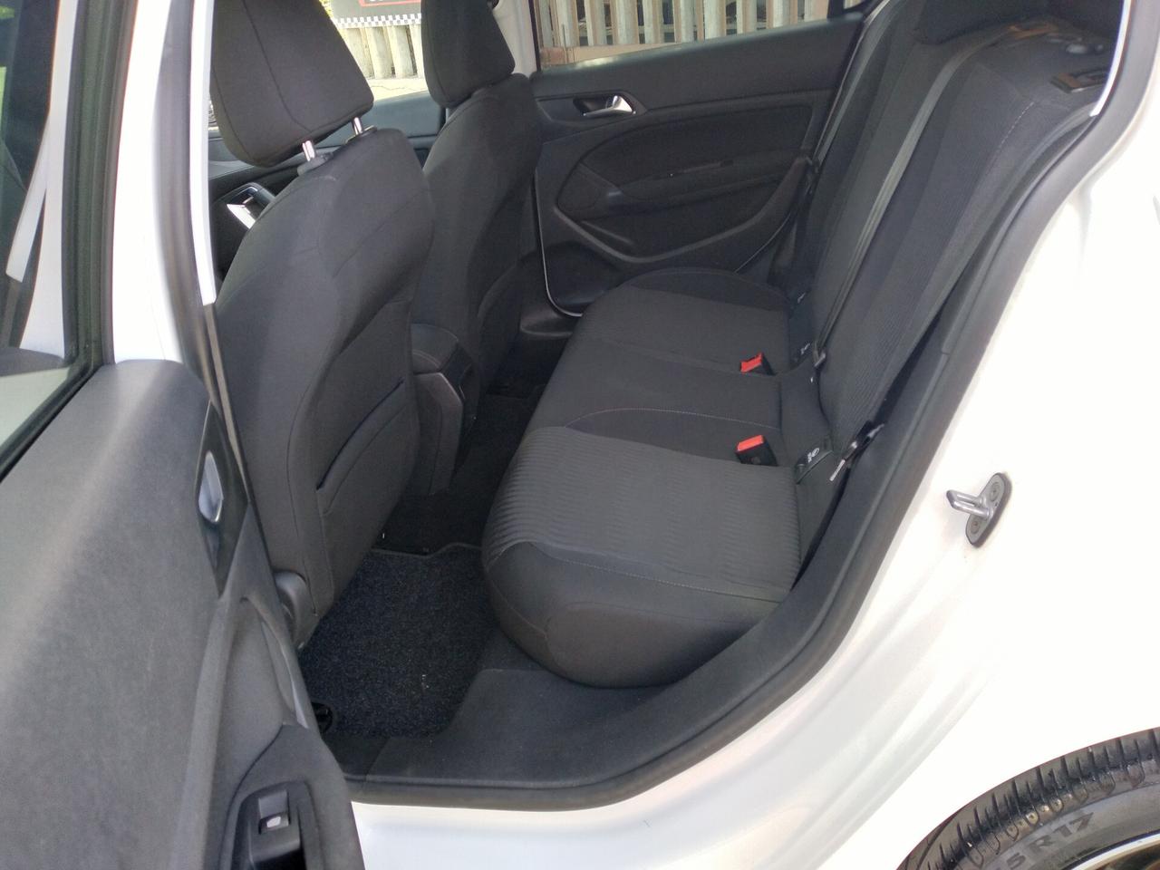 Peugeot 308 BlueHDi 100 S&S Business