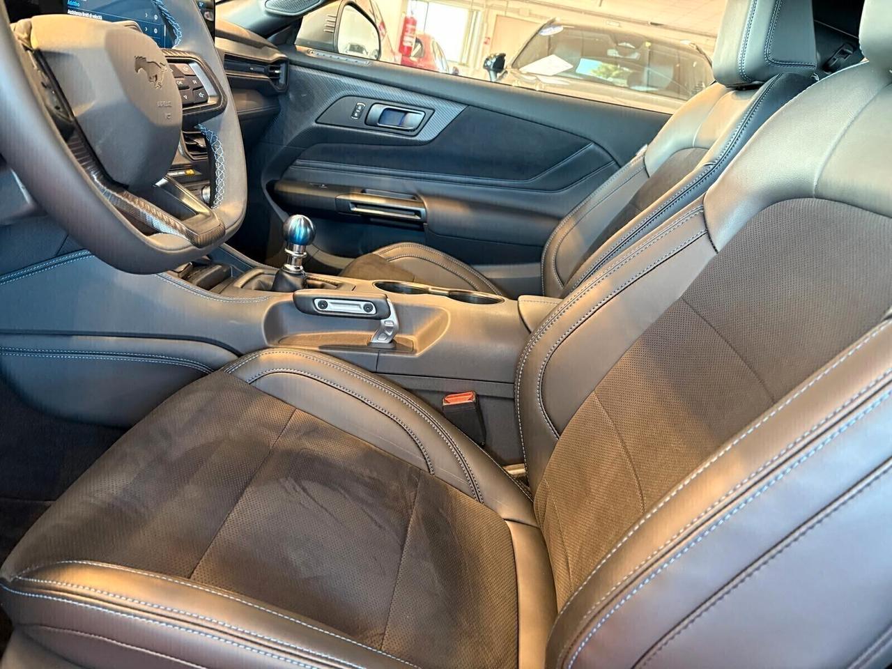 Ford Mustang Fastback DARK HORSE 5.0 V8 453 CV 6mt