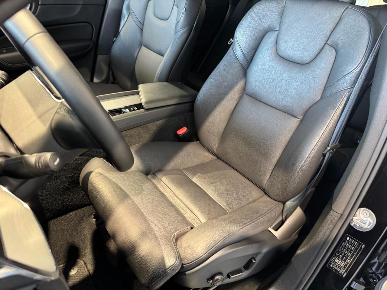 Volvo XC 60 XC60 B4 (d) AWD automatico Plus Dark