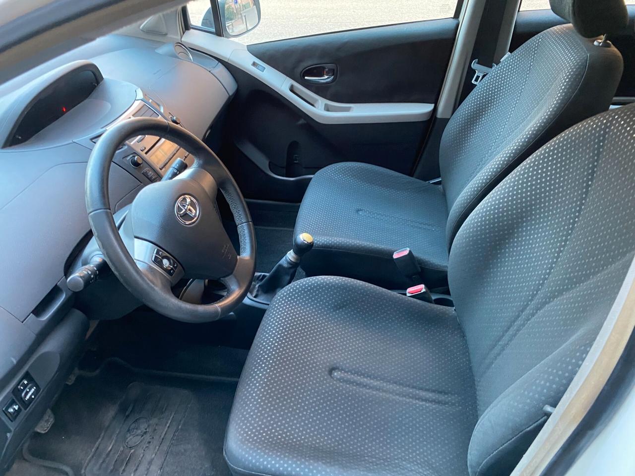 Toyota Yaris 1.0 5 Porte Sol
