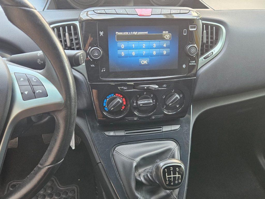 Lancia Ypsilon 1.0 FireFly 5 porte S&S Hybrid Gold tua da €125,00