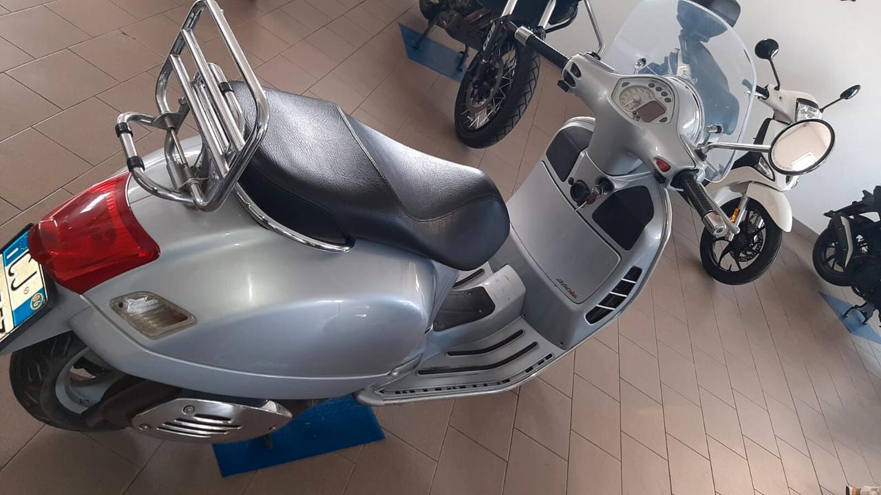 Piaggio Vespa 250 GTS