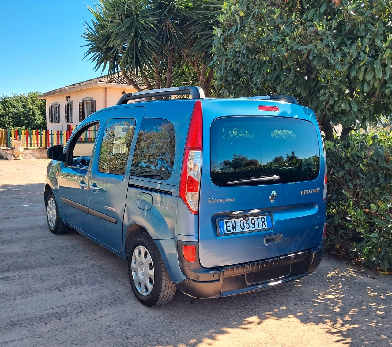 Renault Kangoo TRASPORTO DISABILI PIANALE RIBASSATO