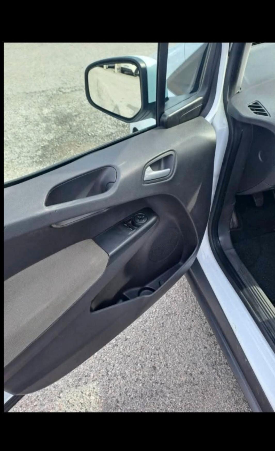 Ford Tourneo Courier 1.0 EcoBoost 100 CV Titanium