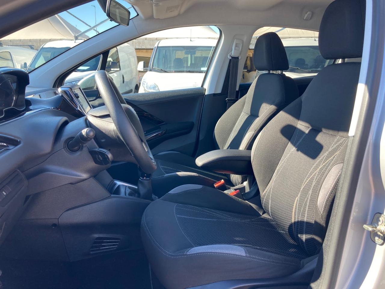 Peugeot 208 1.2 VTi 82 CV 5 porte Km 79000 NEOPATENTATI