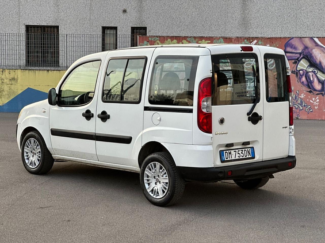 Fiat doblo 5 posti anno 2008 autocarro
