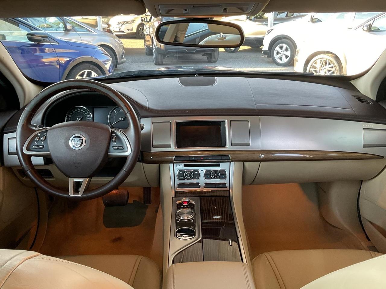 XF 3.0 D V6 Premium Luxury-unipro-rate-garanzia-