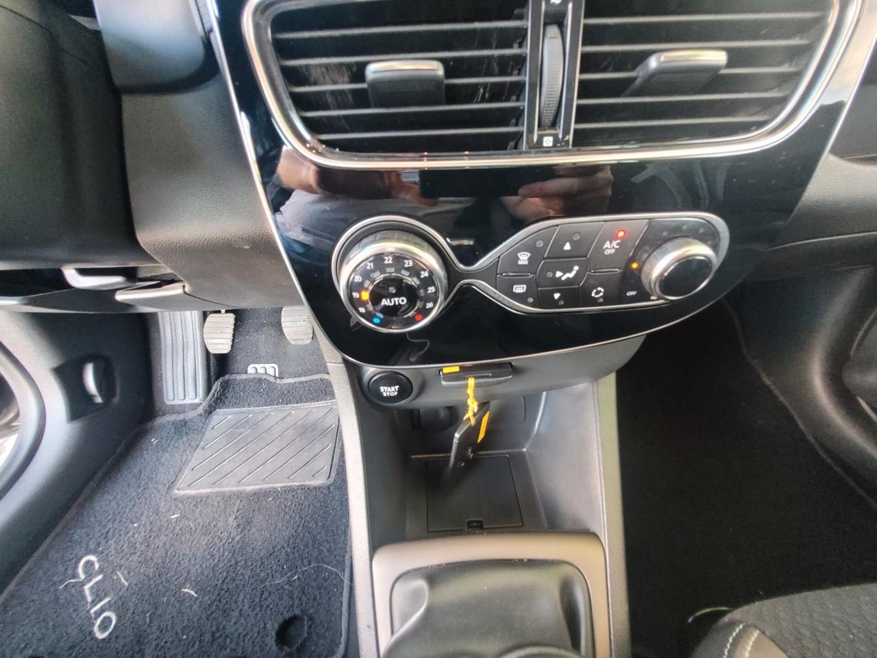 Renault Clio 1.2 75CV 5 porte Zen