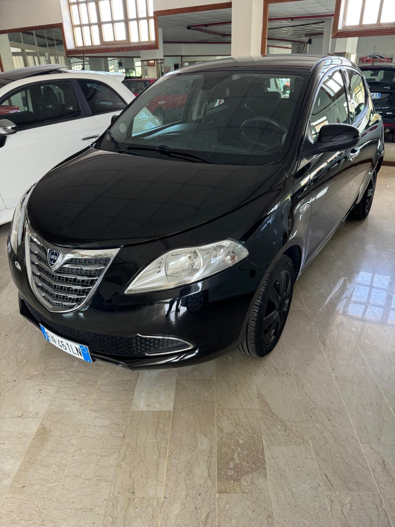 Lancia Ypsilon 1.2 69 CV 5 porte S&S Silver