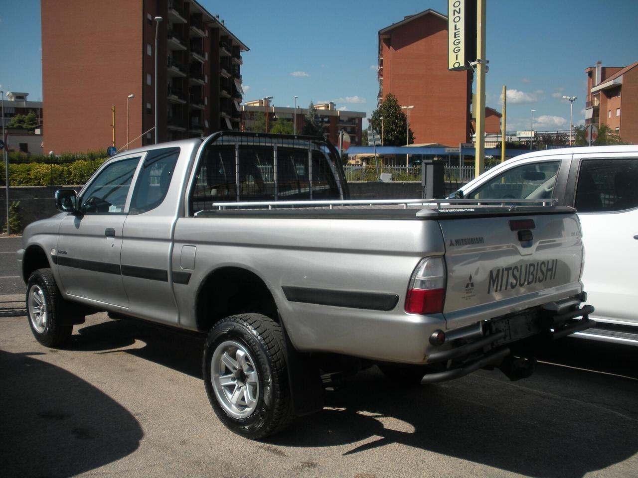 Mitsubishi L200 2.5 TD cat 4WD Club Cab Intense