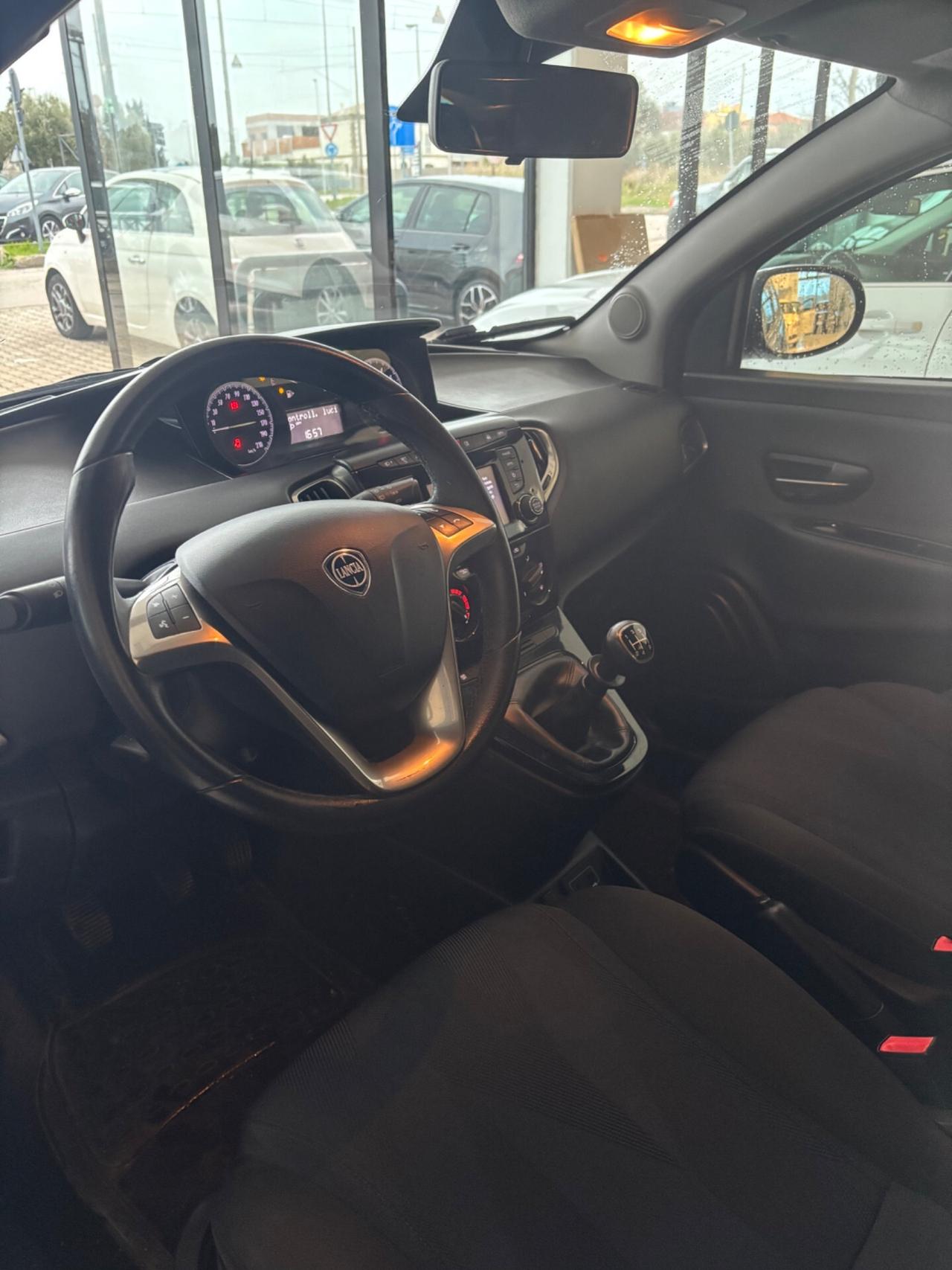 Lancia Ypsilon 1.2 69 CV 5 porte Platinum