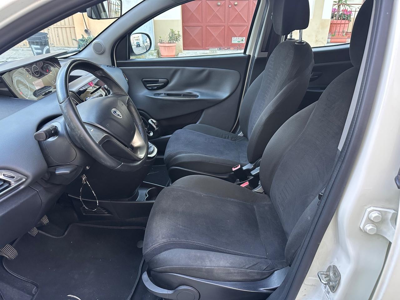 Lancia Ypsilon 1.2 69 CV 5 porte Silver