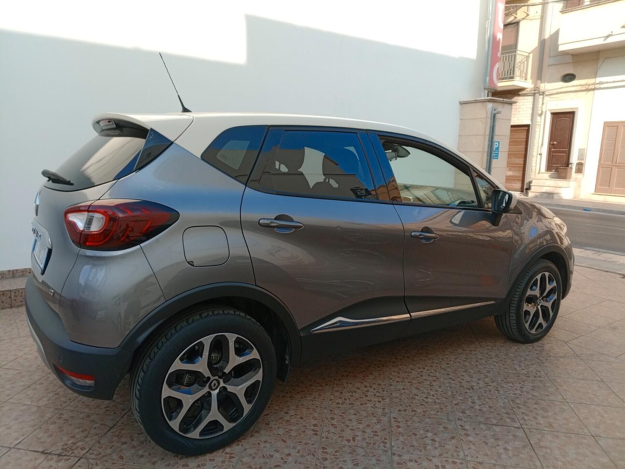 Renault Captur dCi 8V 110 CV Start&Stop Energy Initiale Paris