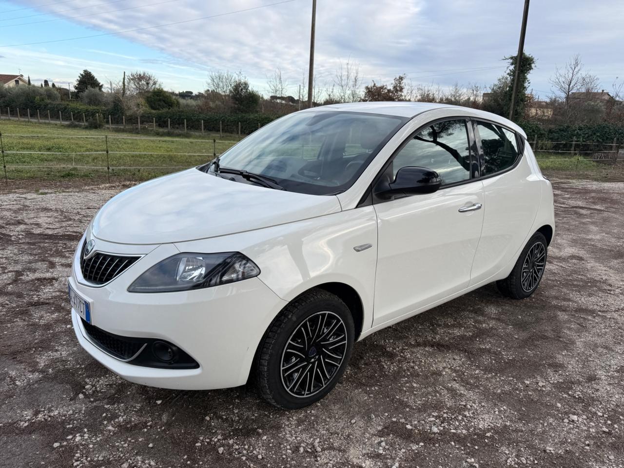 Lancia Ypsilon 1.0 FireFly 5 porte S&S Hybrid Ecochic Gold