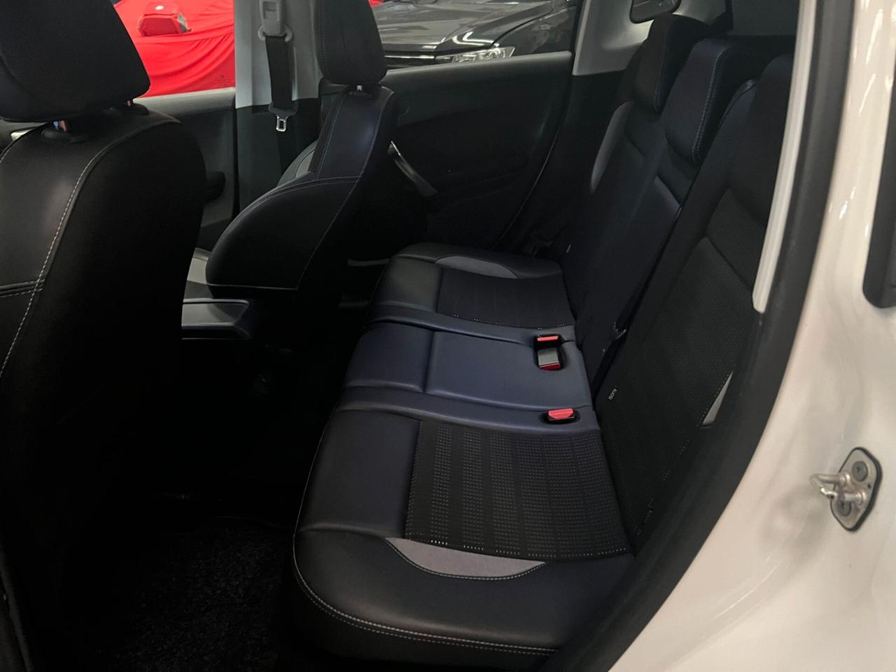 Peugeot 2008 1.6 BlueHDi 100CV - Allure