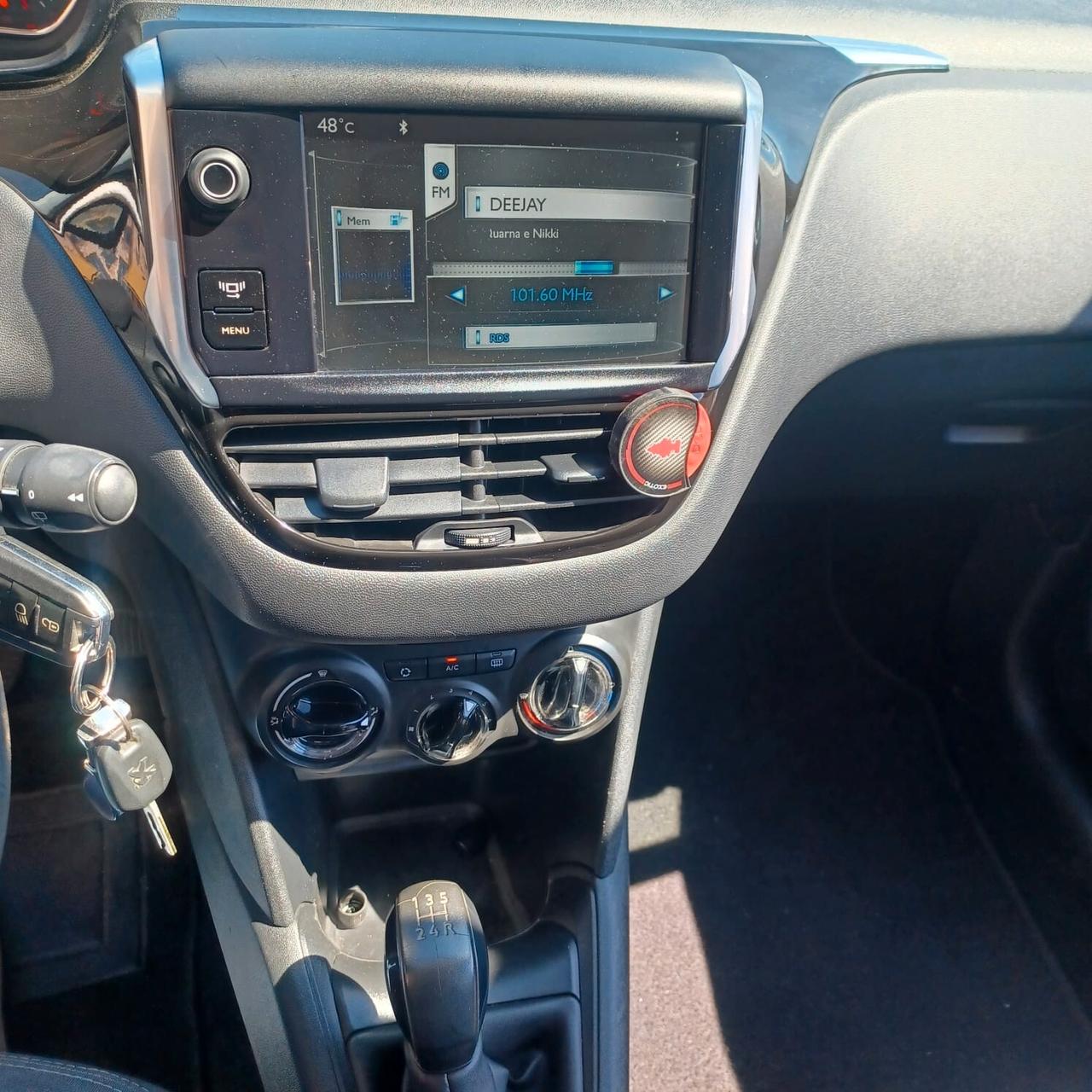 SEMBRA NUOVA PEUGEOT 208 1.4 GPL DI FABBRICA