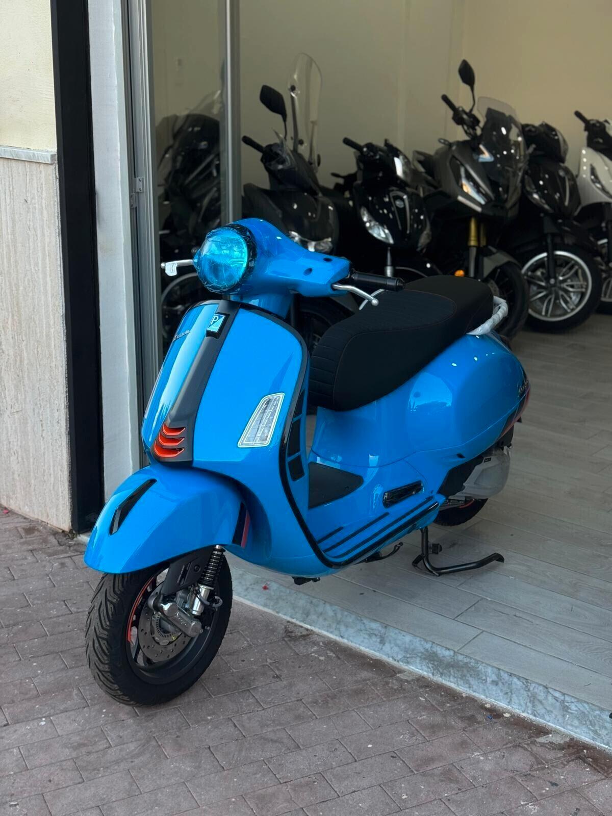 Piaggio Vespa 300 GTS hpe Supersport