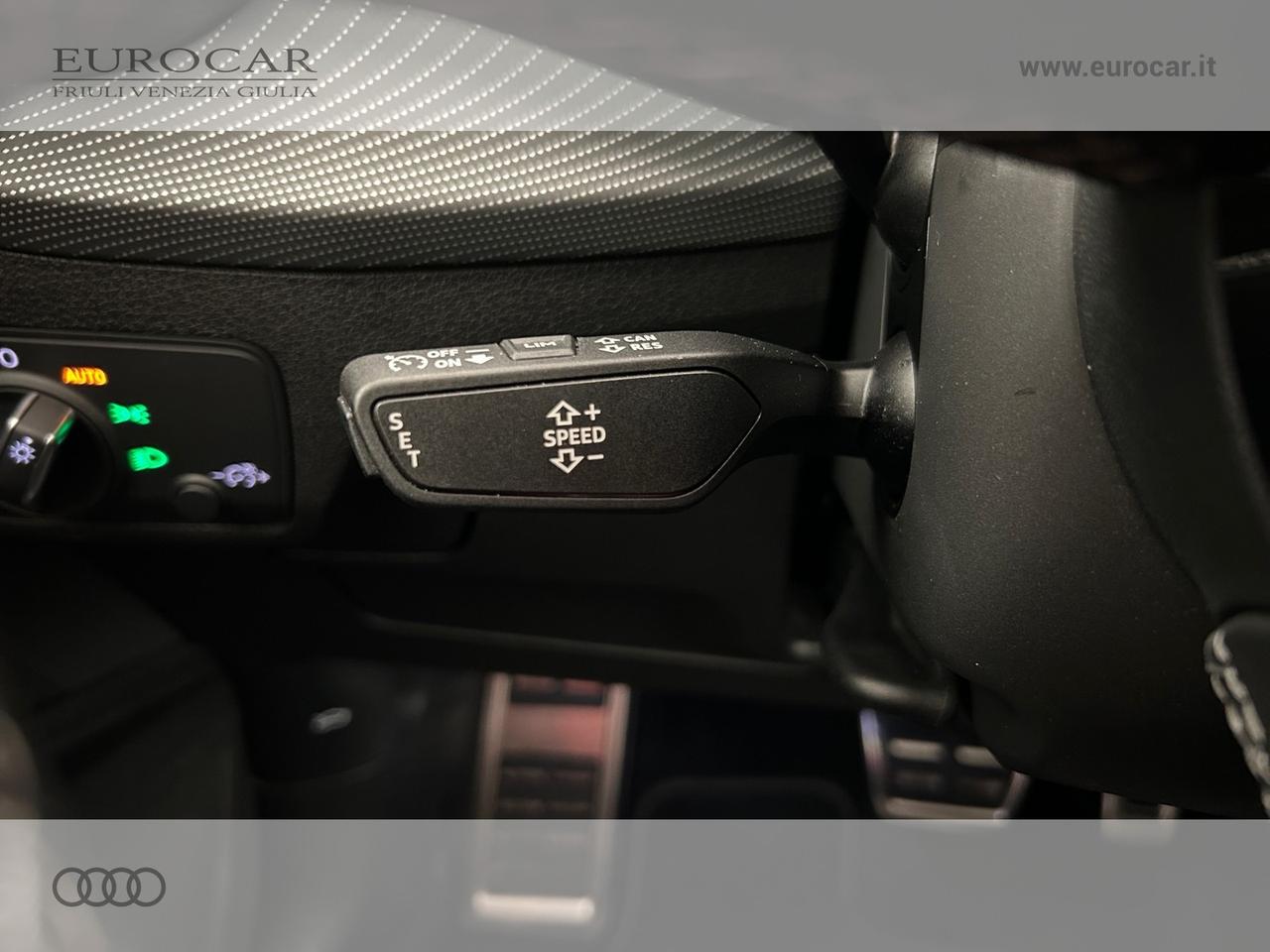 Audi Q2 35 1.5 tfsi identity black s-tronic