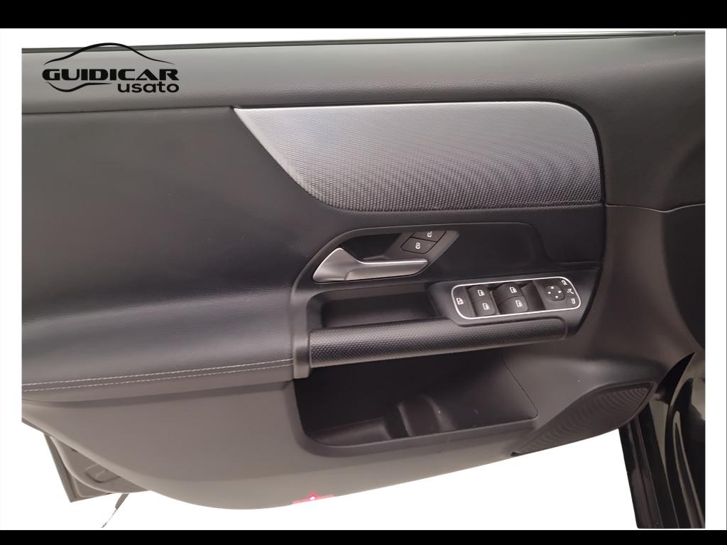 Mercedes-Benz Classe B - W247 2018 - B 180 d Sport auto