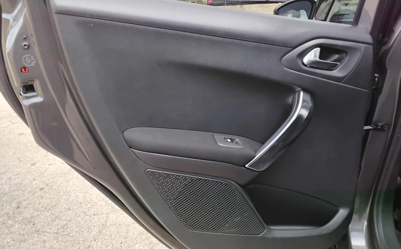 Peugeot 2008 BlueHDi 100 Allure