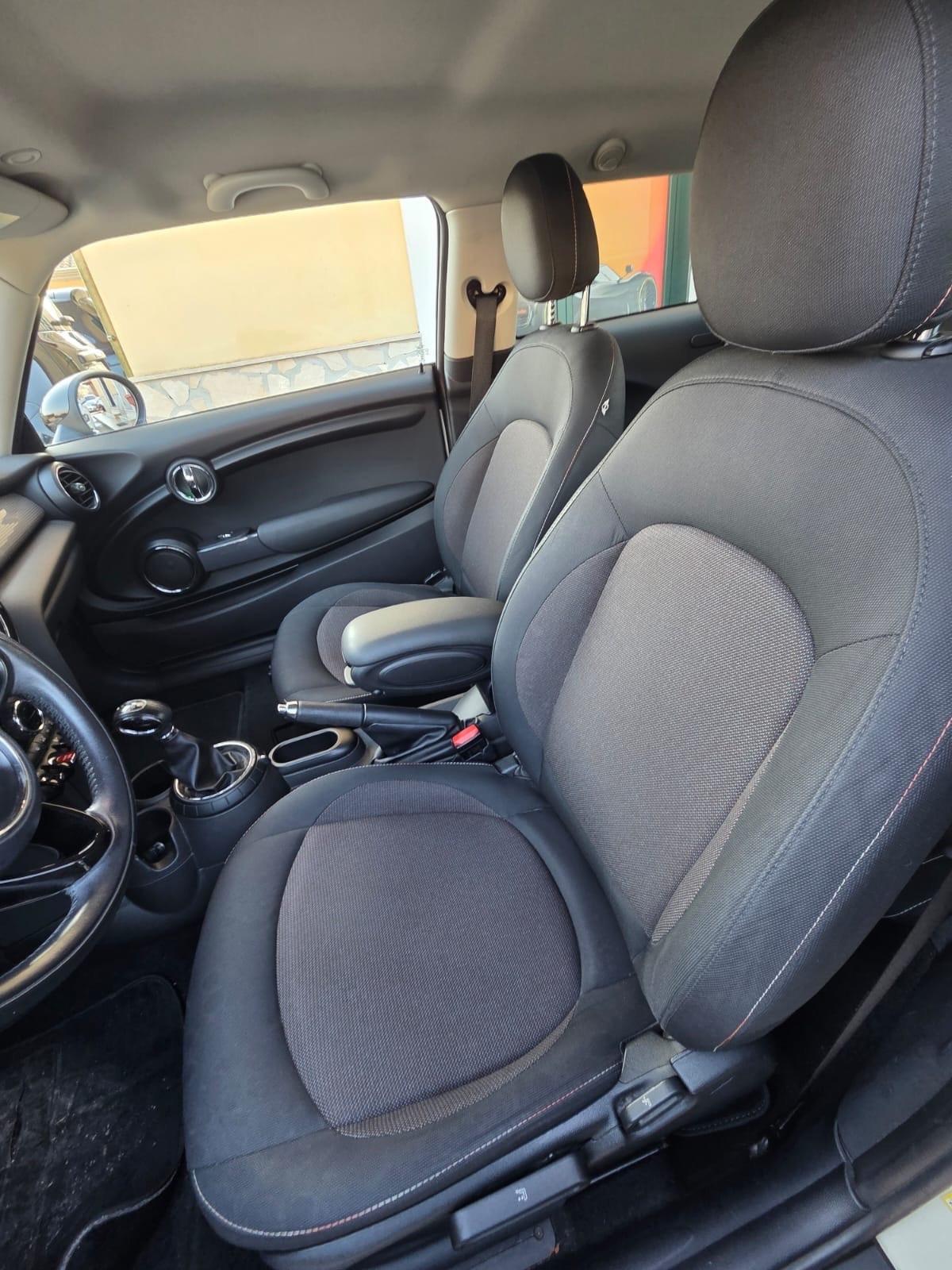 Mini 1.5 Cooper D 5 porte cambio automatico garanzia 12 mesi!!!