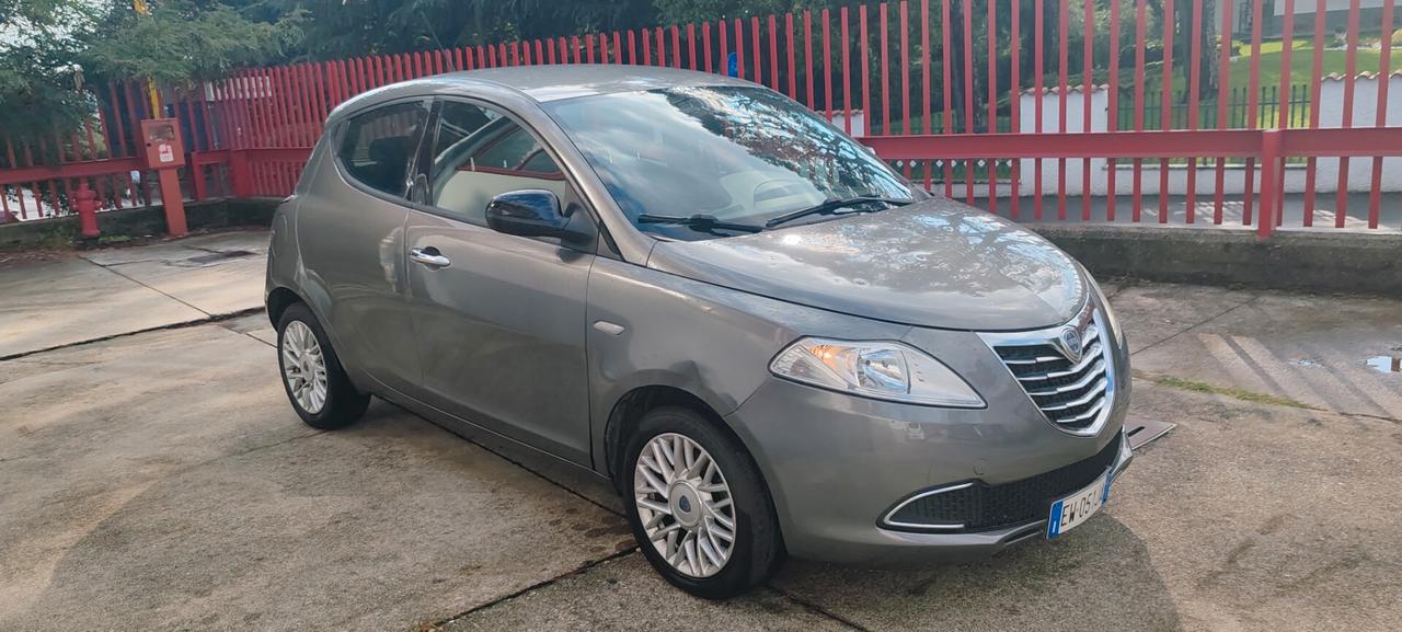 Lancia Ypsilon 1.2 69 CV 5 porte S&S Silver