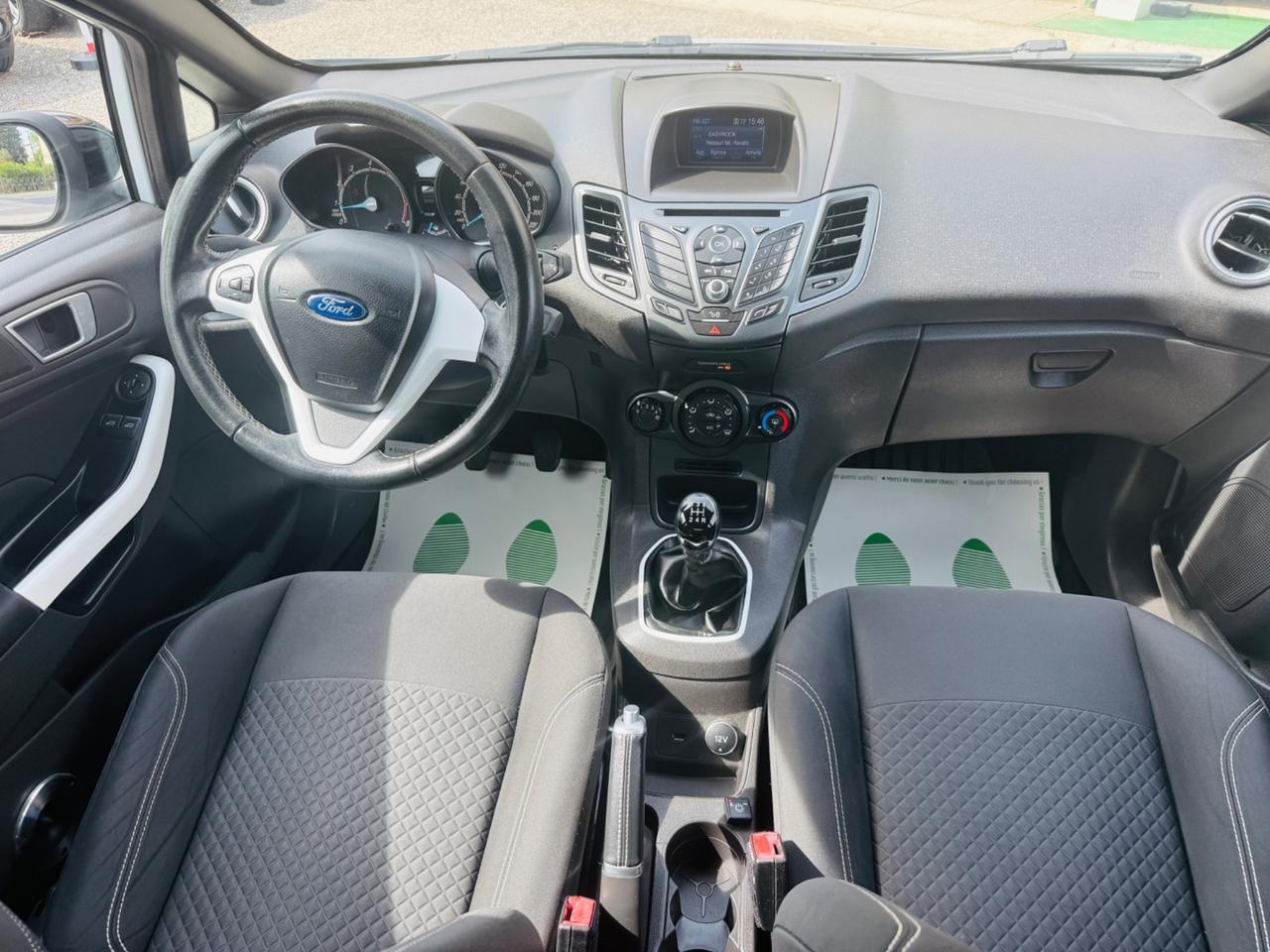 Ford Fiesta 1.2 B/GPL 82CV Black & White Edition