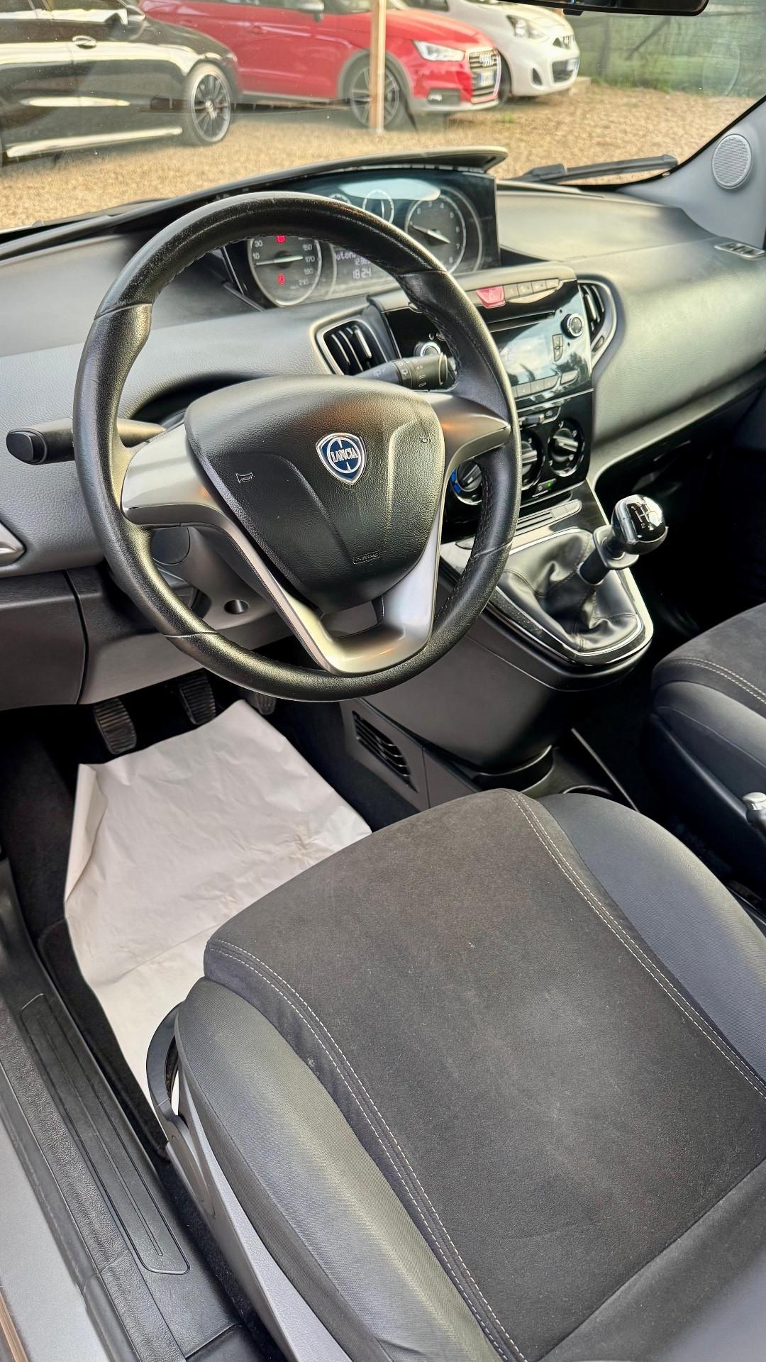 Lancia Ypsilon 1.2 69 CV 5 porte S&S Platinum
