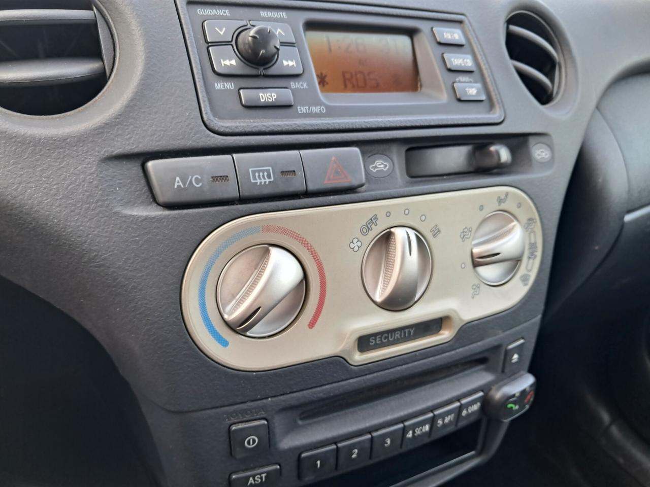 TOYOTA YARIS BENZINA
