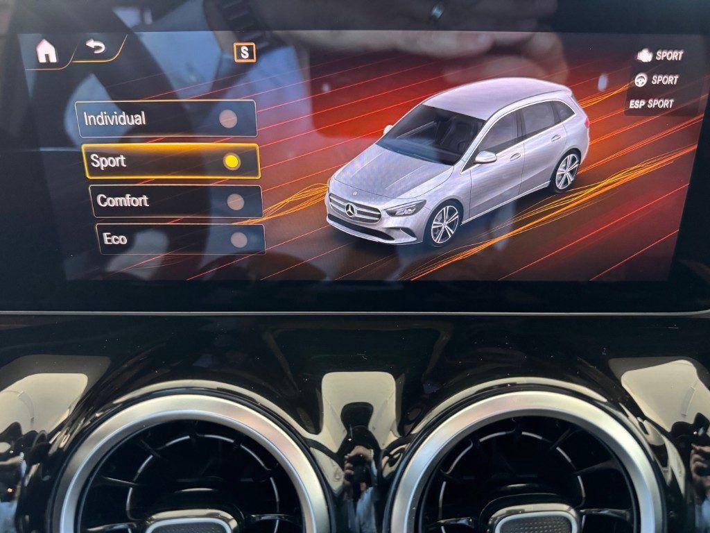 Mercedes-Benz B 180 d Automatic Sport Plus Night Pack Cockpit Full