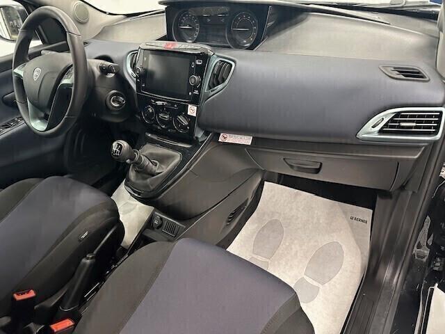 Lancia Ypsilon 1.0 5 porte *NEOPATENTATI*