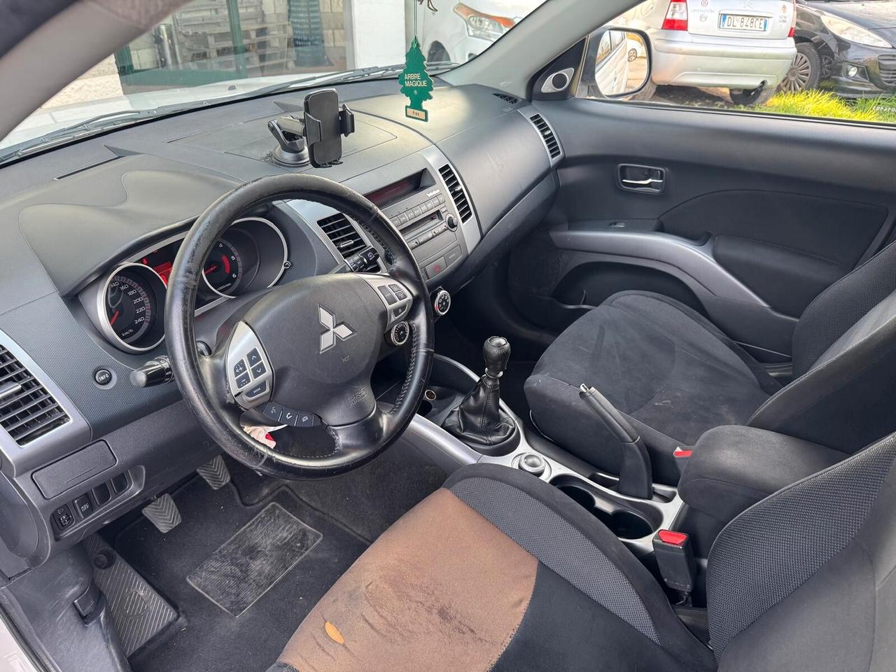 Mitsubishi Outlander 2.0 DI-D Instyle 7 p.ti DPF