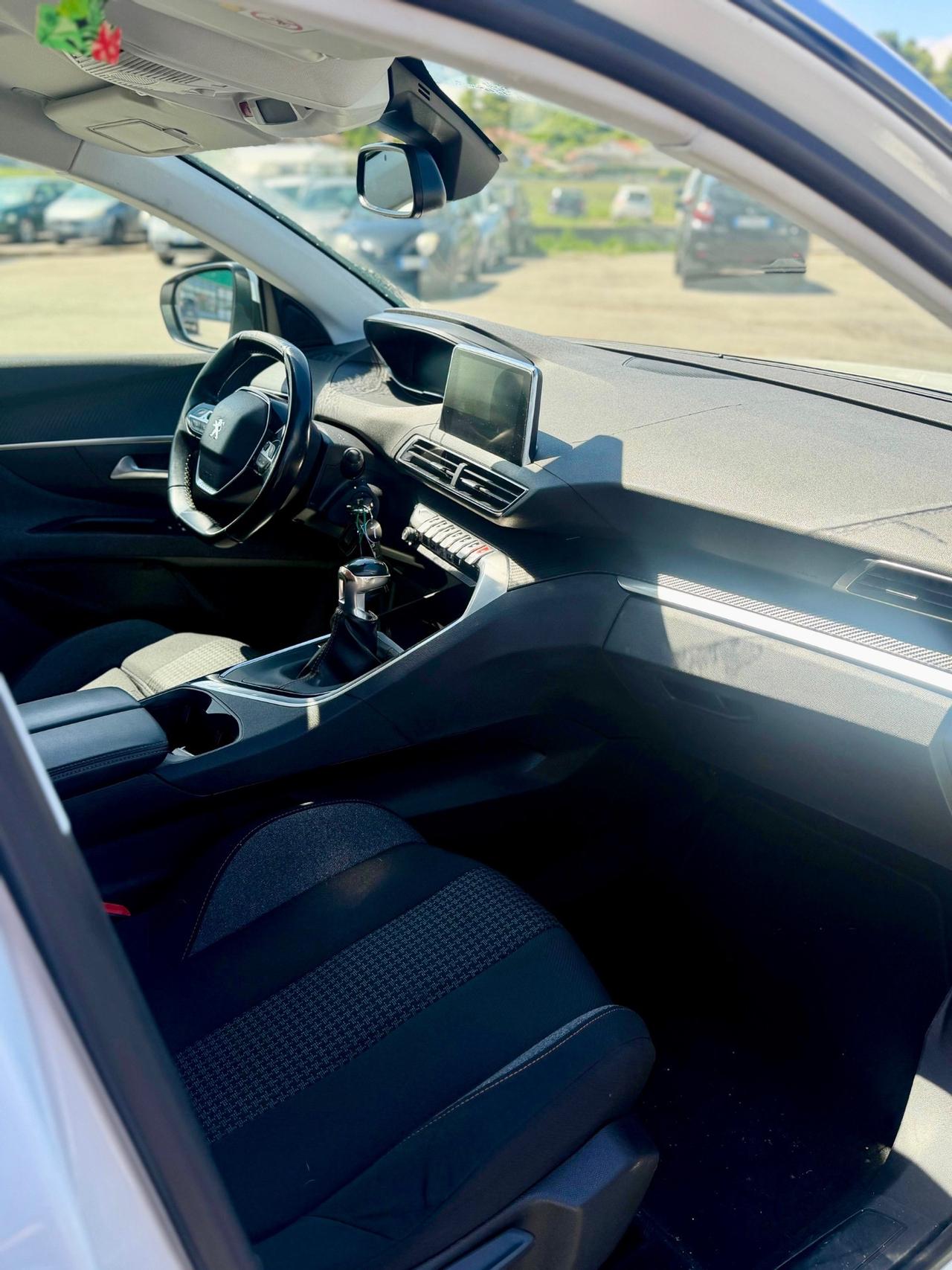 Peugeot 5008 BlueHDi 130 S&S Allure
