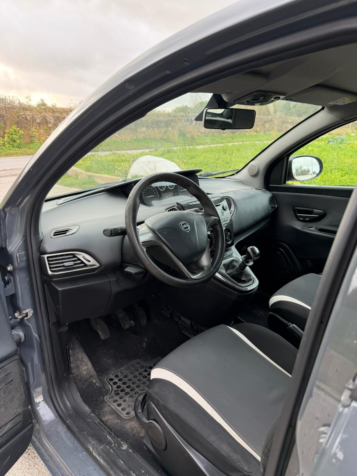 Lancia Ypsilon 0.9 TwinAir 85 CV 5 porte S&S Gold