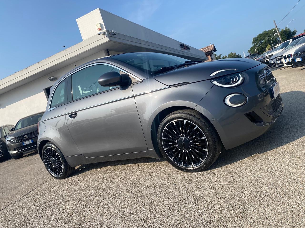Fiat 500 500e Berlina 42 kWh La Prima