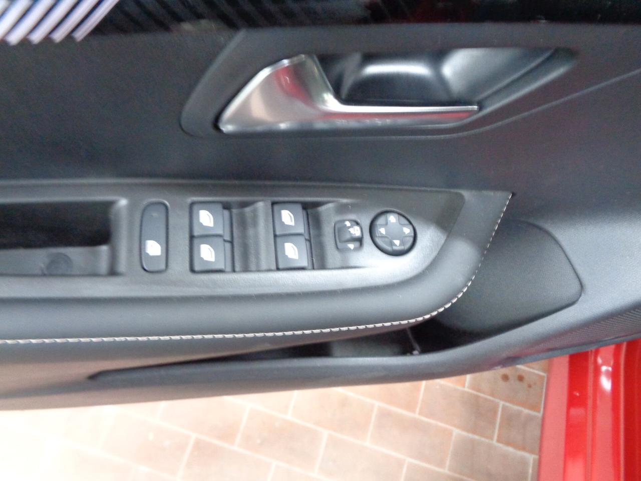 Peugeot 208 Hybrid 136 e-DCS6 Allure
