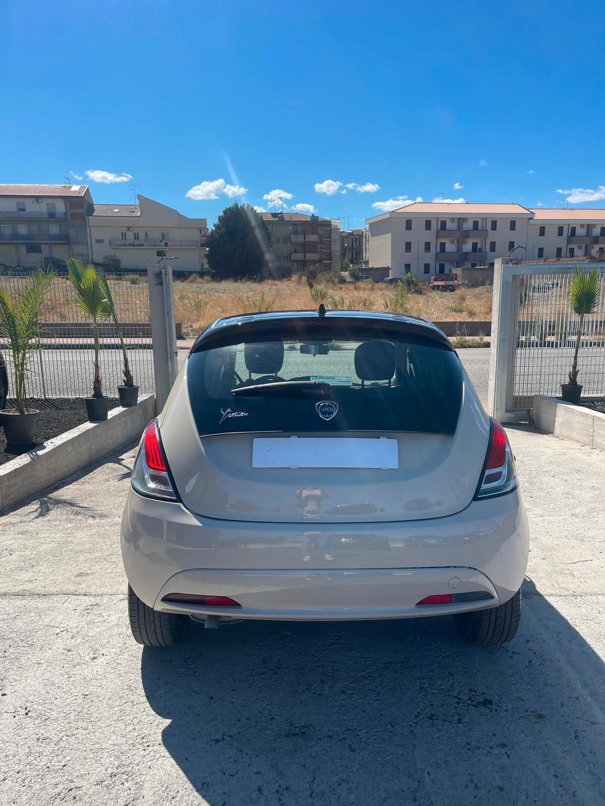 Lancia Ypsilon 1.3 MJT 16V 95 CV 5 porte S&S Silver