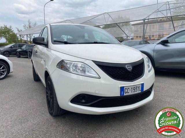 LANCIA Ypsilon 1.0 FireFly 5 porte S&S Hybrid Ecochic Silver
