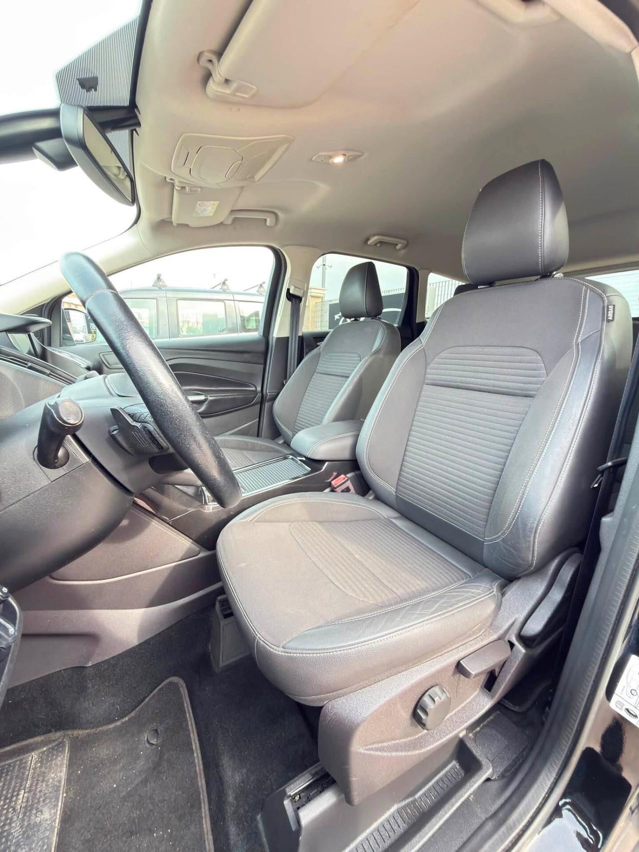 Ford Kuga 1.5 TDCI 120CV S&S 2WD Powershift ST-Line Business