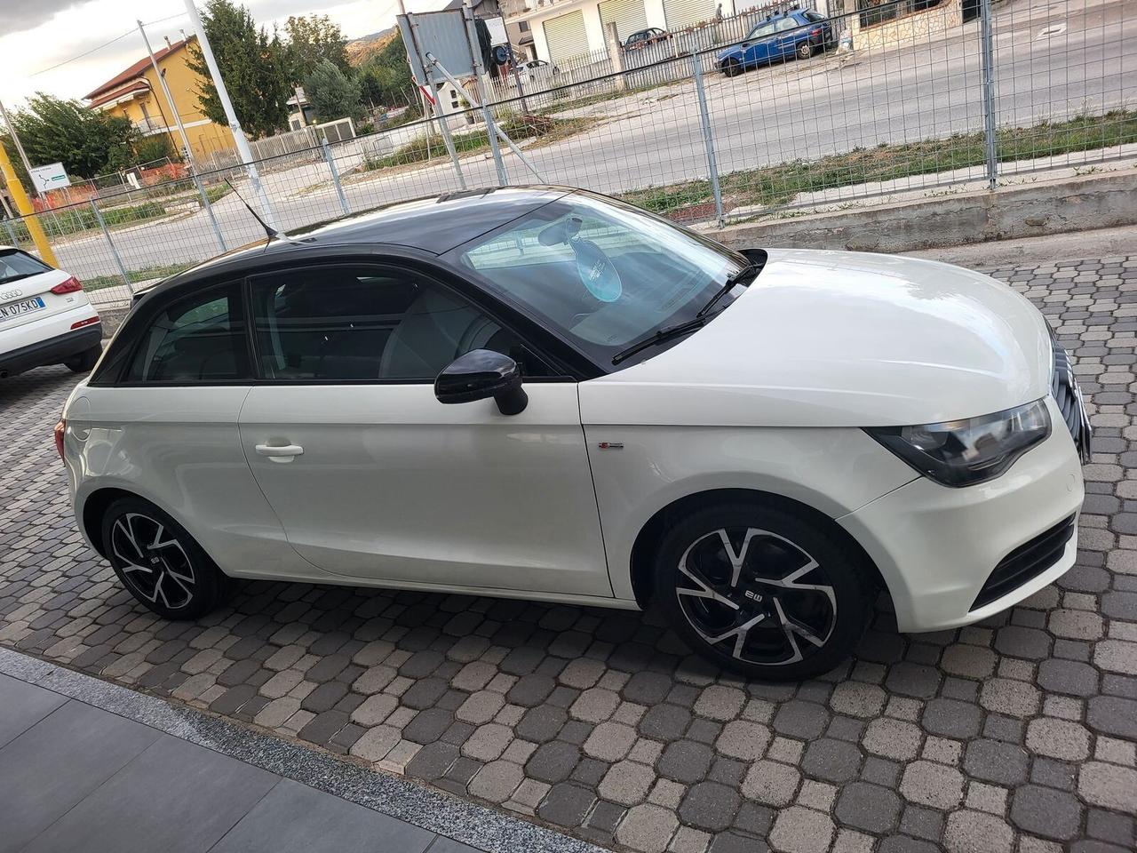 AUDI A1 1.6 TDI 105 CV *** TETTO NERO *** Coupè OK NEO-PATENTATI