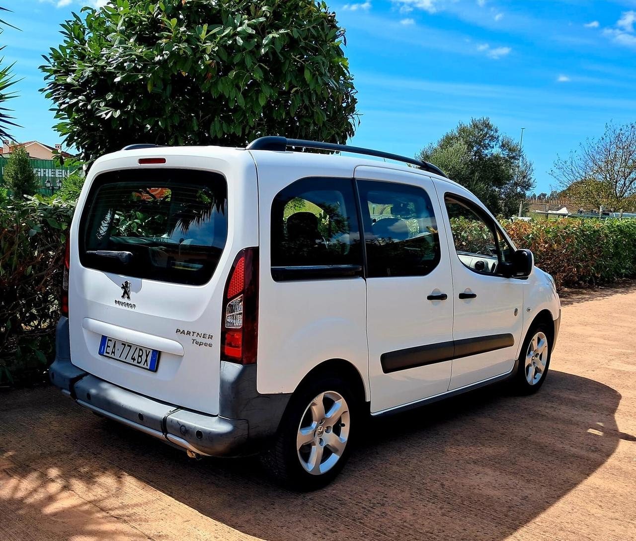PEUGEOT PARTNER TRASPORTO DISABILI PIANALE RIBASSATO