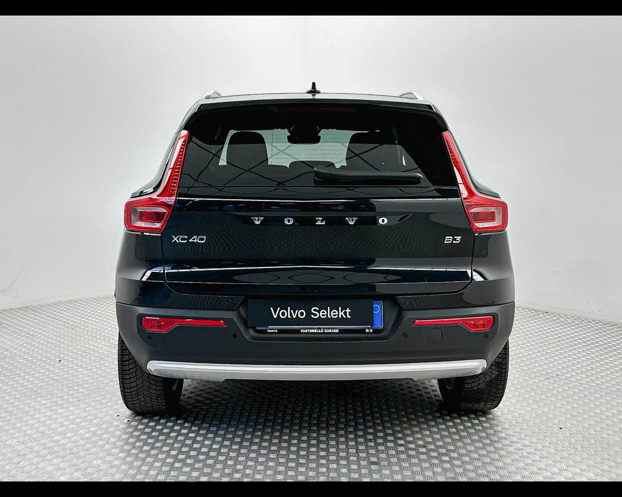 VOLVO XC40 (2017-->) - XC40 B3 automatico Core