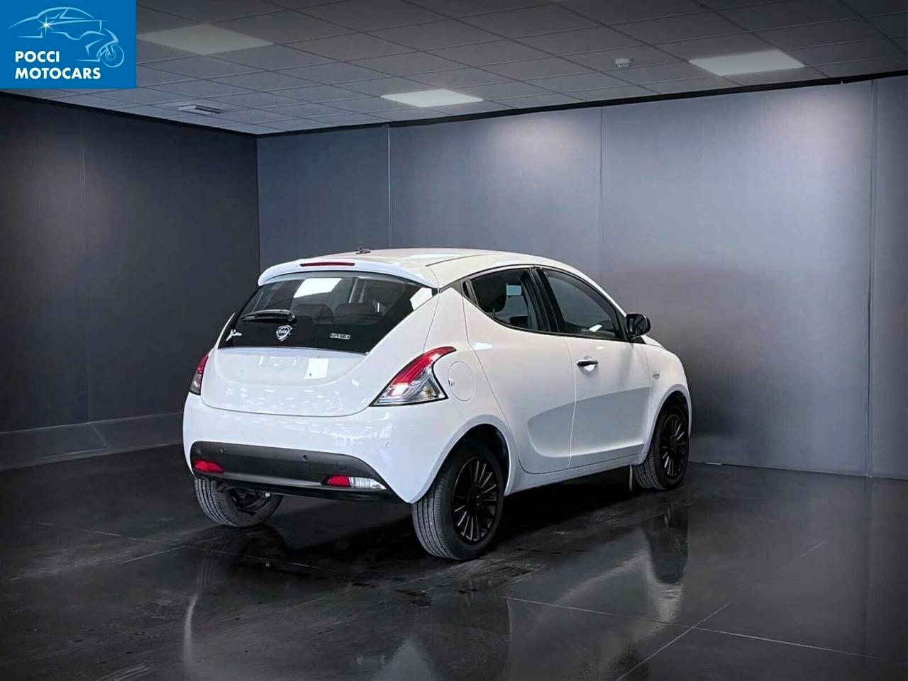 Lancia Ypsilon 1.0 FireFly 5 porte S&S Hybrid Silver