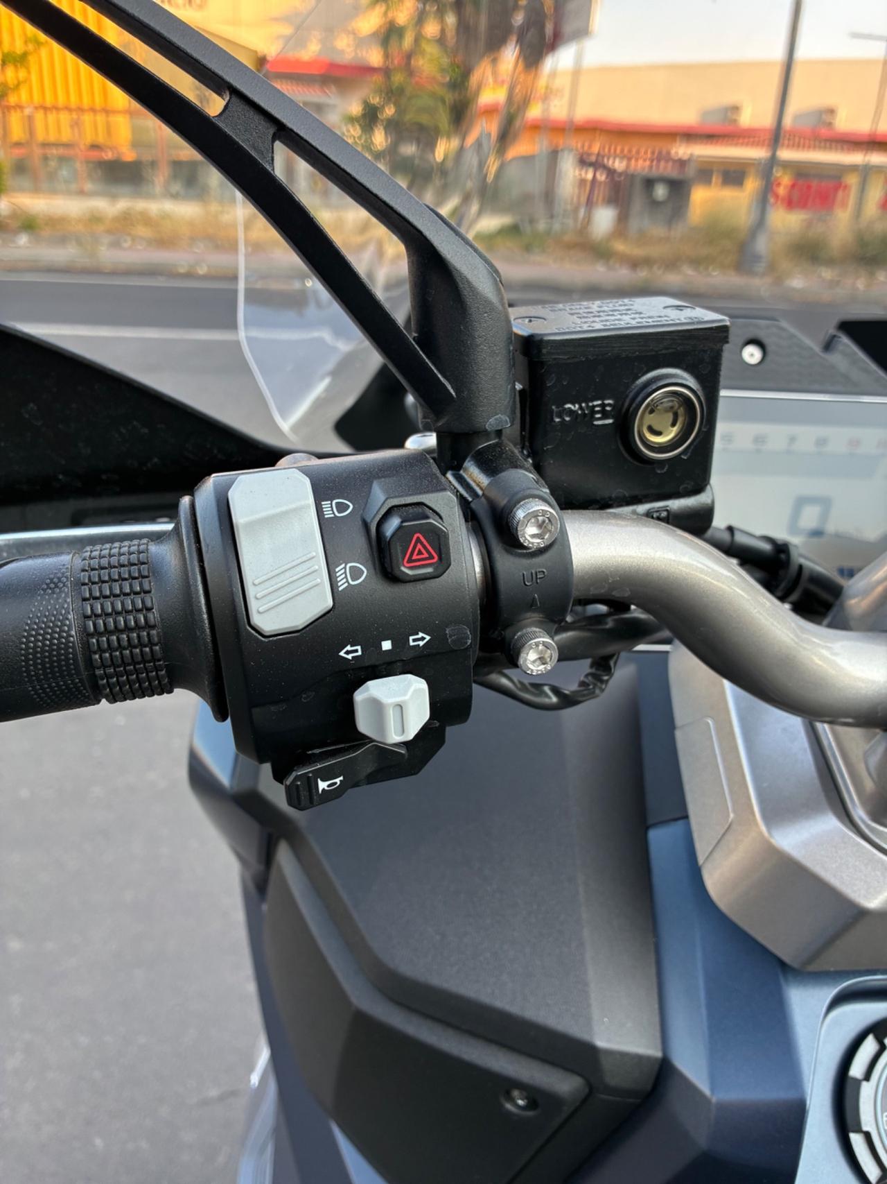 Sym ADX 300 SOLO 4700KM - 2025