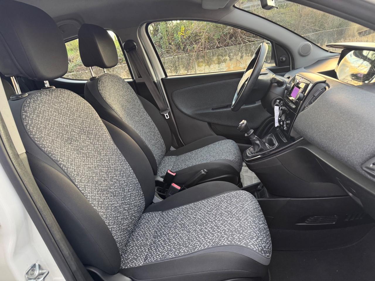 Lancia Ypsilon 1.2 69 CV 5 porte S&S Gold