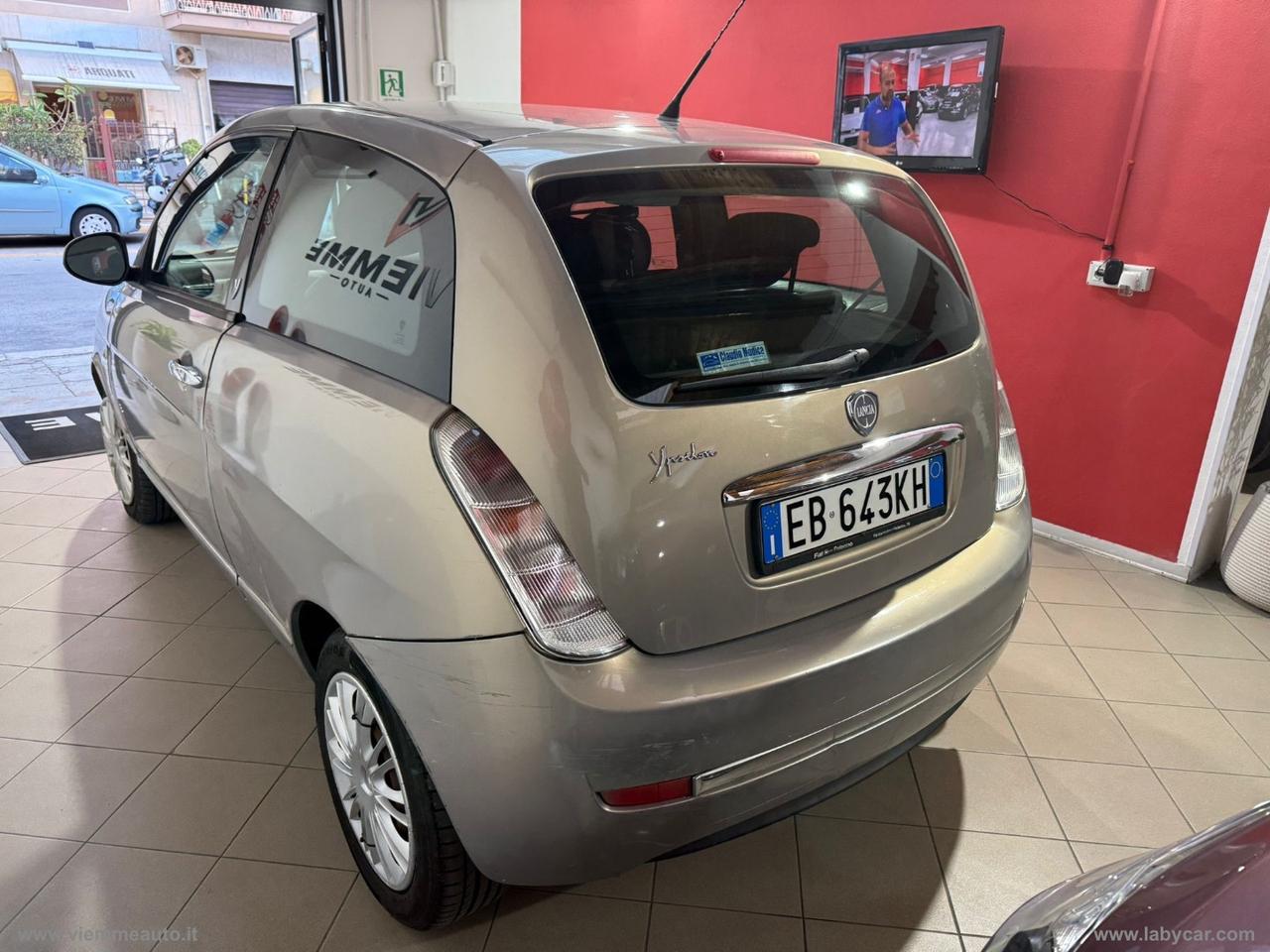 LANCIA Ypsilon 1.3 MJT 75 CV Versus