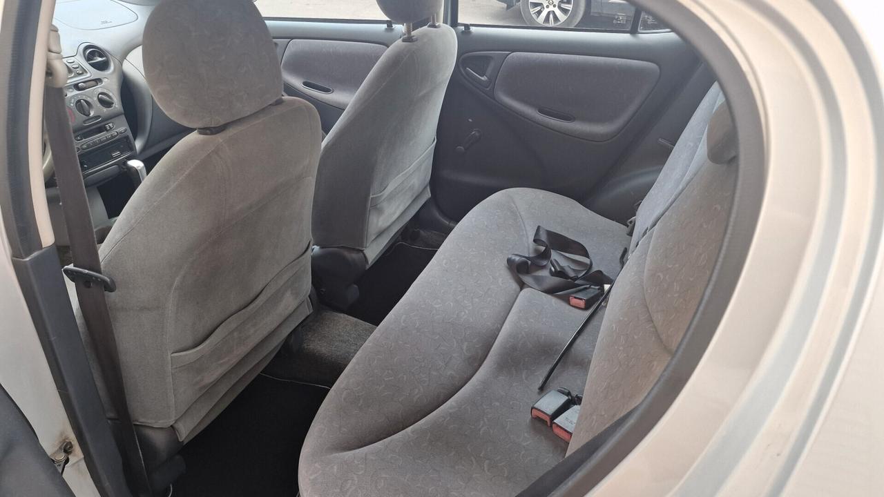 Toyota Yaris 1.0 cat 5 porte Aria condizionata